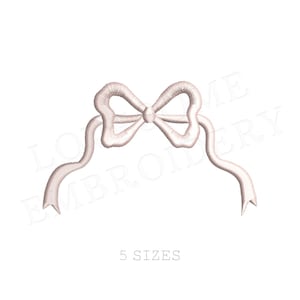 以下が含まれることがあります： リボンが付いたボウの白い刺繍デザイン。デザインは5つのサイズでご利用いただけます。