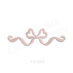 Op de afbeelding: Een delicate roze strik met twee lussen en een vloeiende staart. De strik is een decoratief element voor borduurprojecten.