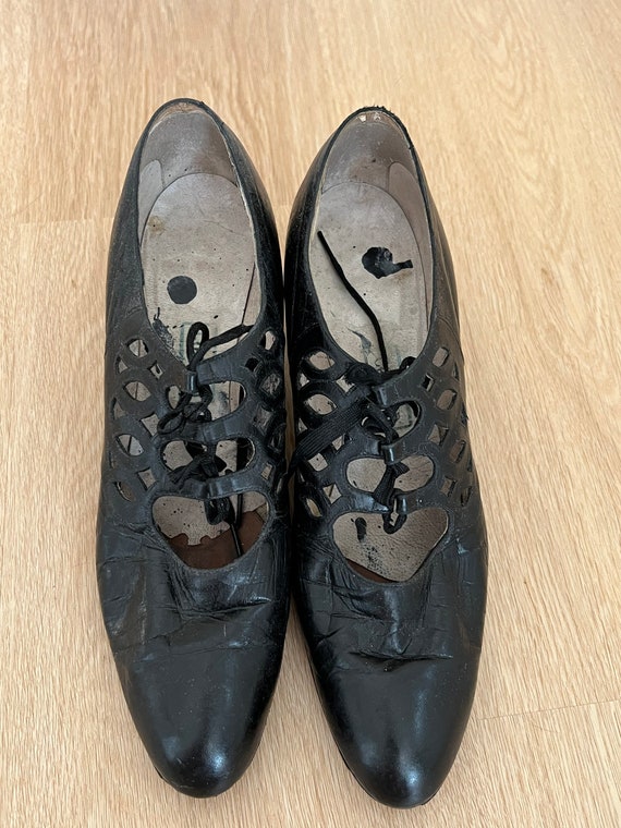 1920s/1930s silk shoes. Size 7m narrow. As is - image 1