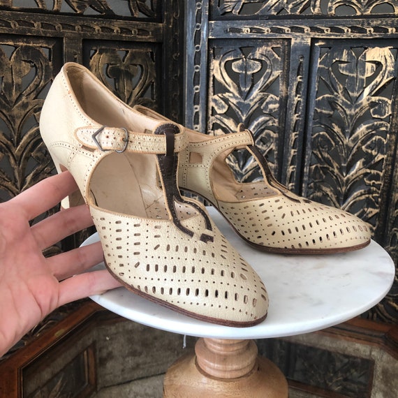 1930s Antique leather shoes. t strap   Pumps. Hee… - image 10