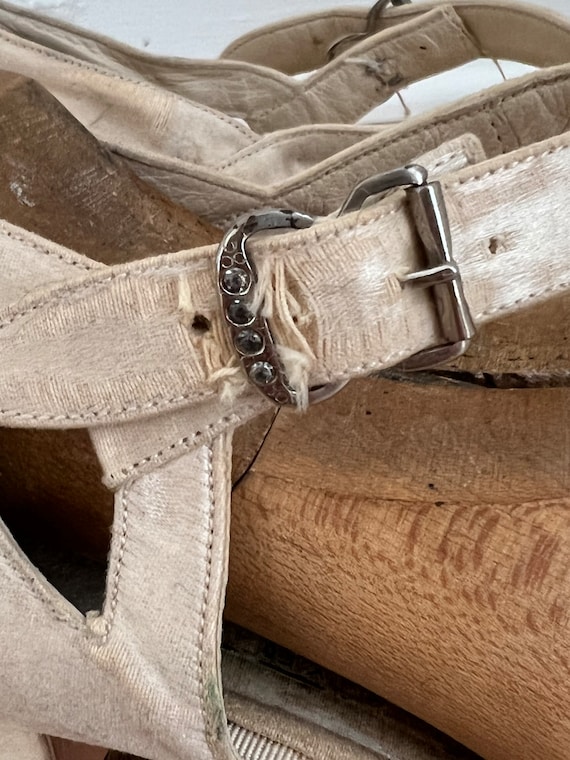 1920s ivory silk shoes. Size 6m.  As is - image 10