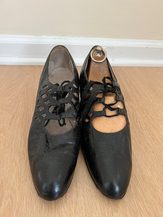 1920s/1930s silk shoes. Size 7m narrow. As is - image 6