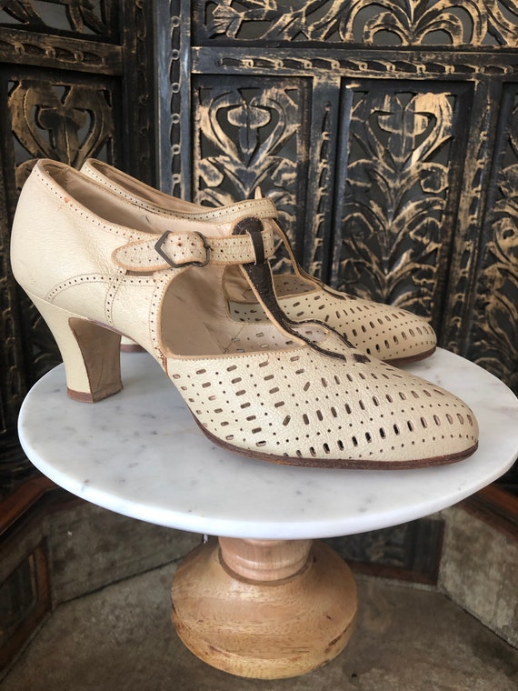 1930s Antique leather shoes. t strap   Pumps. Hee… - image 2