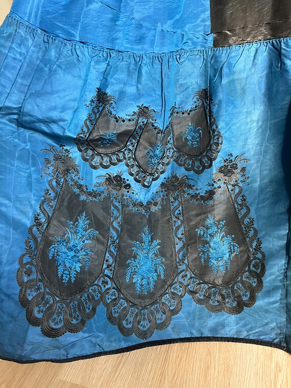 1860s silk skirt ; as is.   Lampas.  Blue and bla… - image 4