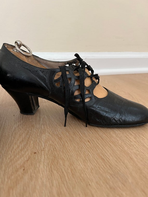 1920s/1930s silk shoes. Size 7m narrow. As is - image 2