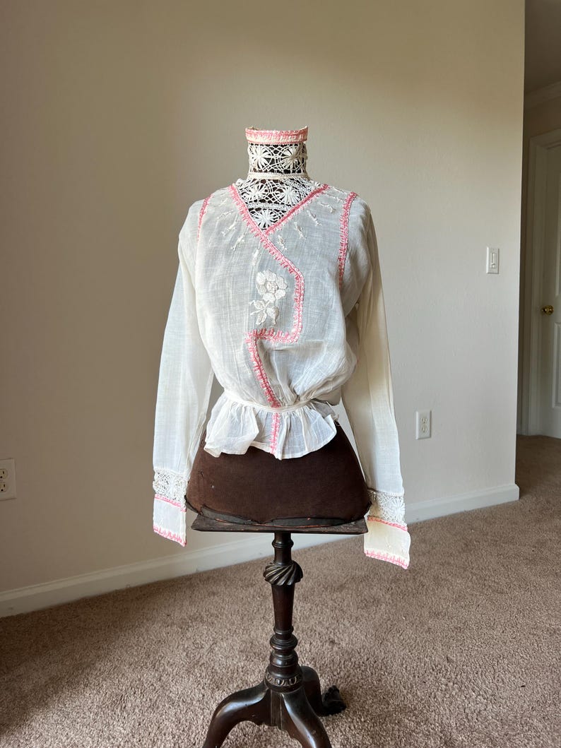 Small 1910s Edwardian Blouse Sheer Silk Yarn Embroidery Sailor Collar