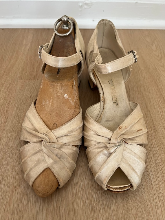 1920s ivory silk shoes. Size 6m.  As is - image 2
