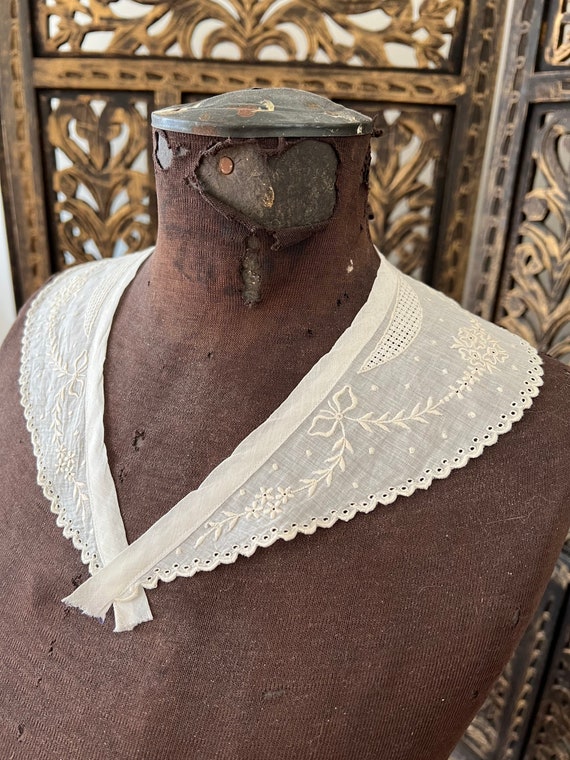 Antique hand embroidered white work collar - image 3