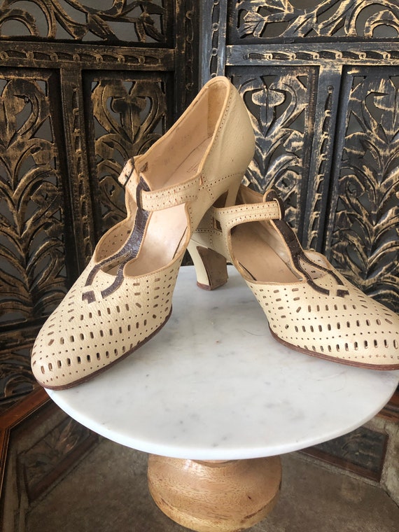 1930s Antique leather shoes. t strap   Pumps. Hee… - image 5