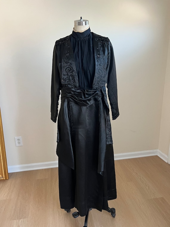 RARE Volup sized 1910s silk satin walking suit - image 2