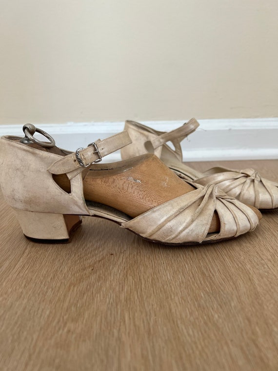 1920s ivory silk shoes. Size 6m.  As is - image 5