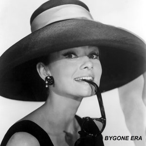 Fashion Lady Long Cigarette Holder Audrey Hepburn 10.6"/270 Mm