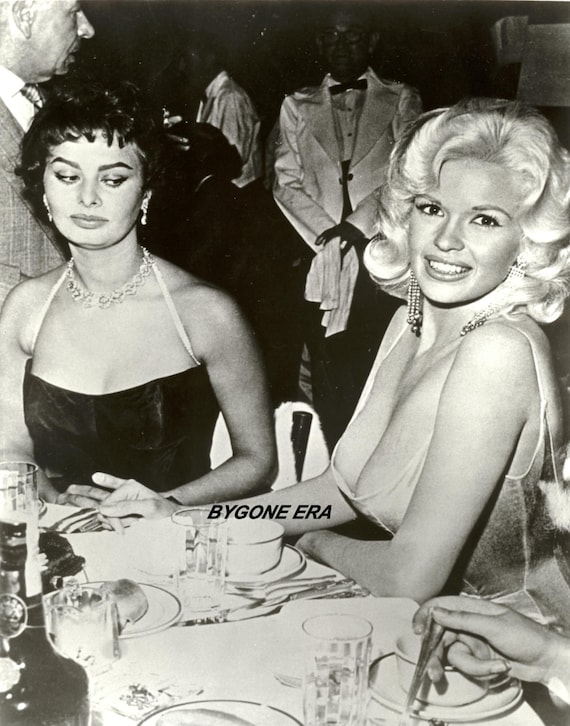 Magnetino Frigorifero Metal 10x10 Cm - Sophia Loren E Jayne Mansfield, Qualità USA