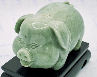 彫刻された緑色の翡翠の豚の置物：ヴィンテージ風水幸運動物像 - Etsy 日本