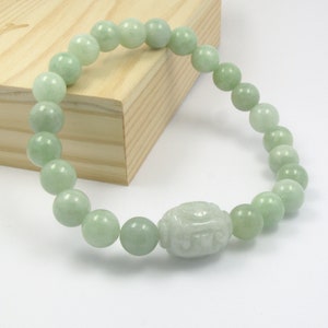 Bracelet extensible en pierre de perles de jadéite de jade vert naturel, 8 mm avec breloque en perles de jade sculptées, 6,75 pouces