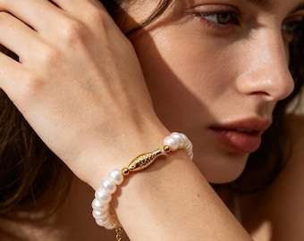 Elegant Fish Charm Bracelet, Delicate Pearl Wrist Jewelry, Timeless Minimalist Gift