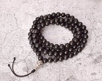 Collar de 108 cuentas de shungita natural hecho a mano para protección energética.