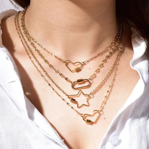 Collar con dije de mosquetón chapado en oro de 18 quilates, resistente al deslustre, soporte ovalado en forma de corazón y estrella, longitud personalizada.