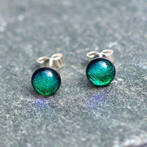 Smaragdgroene ronde glazen oorknopjes, sterlingzilver