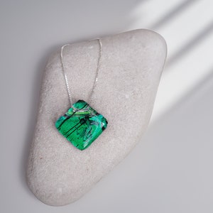 Emerald green fused glass pendant necklace, sterling silver 925 necklace, jewellery gift set, handmade gift for her, unique abstract detail,