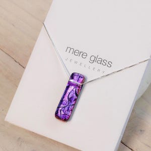 Amethyst Dawn Fusing Glas Anhänger | Lila Rosa Dichroic Halskette | Handmade Schmuck Geschenk | Sterling Silber | Seenplatte hergestellt