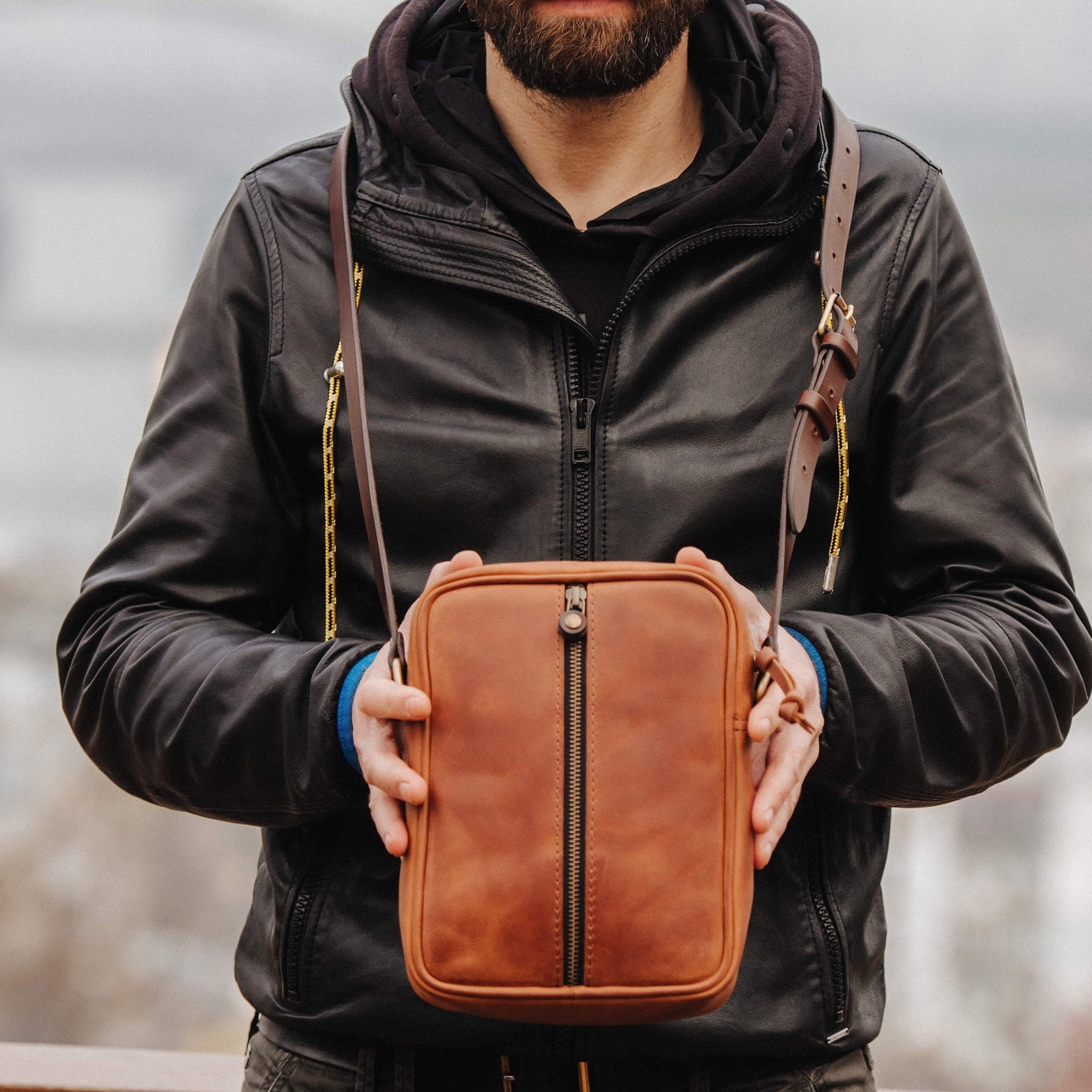 KEVIN-Men's handmade genuine leather crossbody bag with front pocket