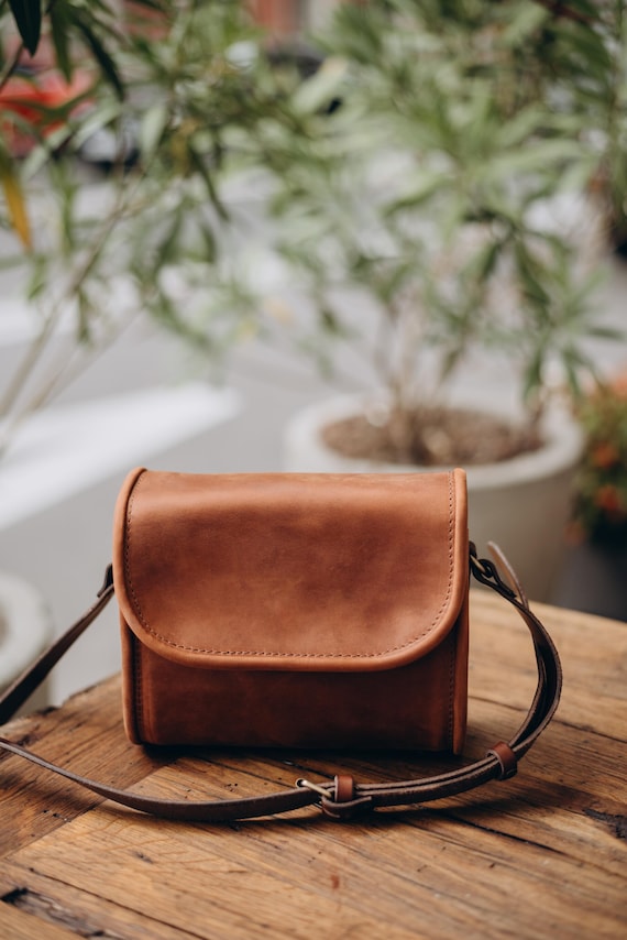 Mini Leather Purse Crossbody Leather Purse Flap Bag for  display picture 2