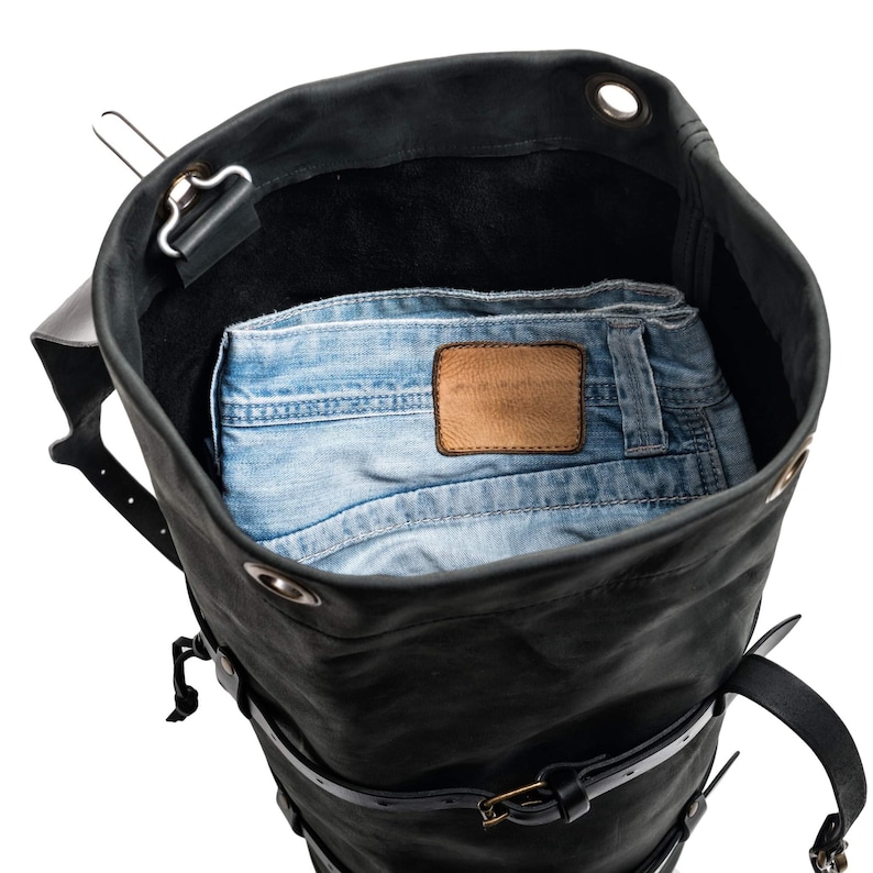 Made out of exquisite,   minimalist beauty will meet all your travelling needs. Enjoy generous storage space for your gear with the u-shaped compartment. The wide opening gives easy access and a nifty swivel snap hook seals the flaps shut.