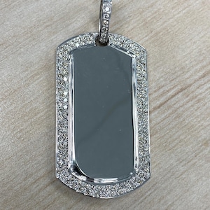 Collana con ciondolo a forma di targhetta per cani con diamanti da 1,90 ct, ciondolo a forma di targhetta per cani con bordo in pavé di diamanti, finitura a specchio in oro bianco massiccio 14k, ciondolo da uomo