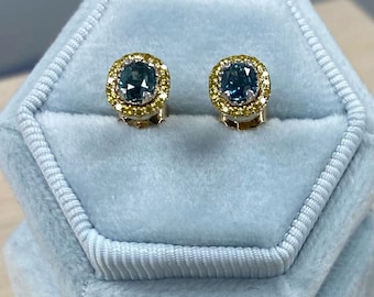 Collana In Oro Bianco 18k Con Zaffiro Blu Taglio A Goccia E Contorno Di Ref Ccon2611bbz