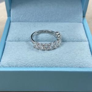 1,65 kt ovale lab-gegroeide diamanten trouwring: 14k gouden stapelring halve eeuwigheid