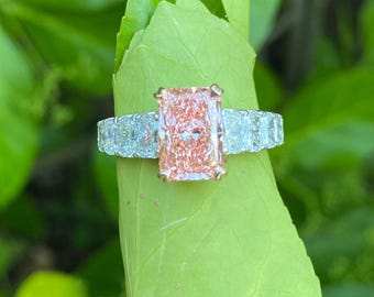 4Ctw Fancy Vivid Pink Radiant Cut Lab Grown Diamond Ring, 14k Gold