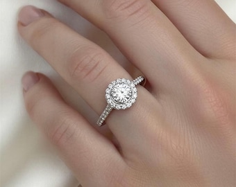 Halo Set 0.94 TCW Diamond Engagement Ring : 14k White Gold