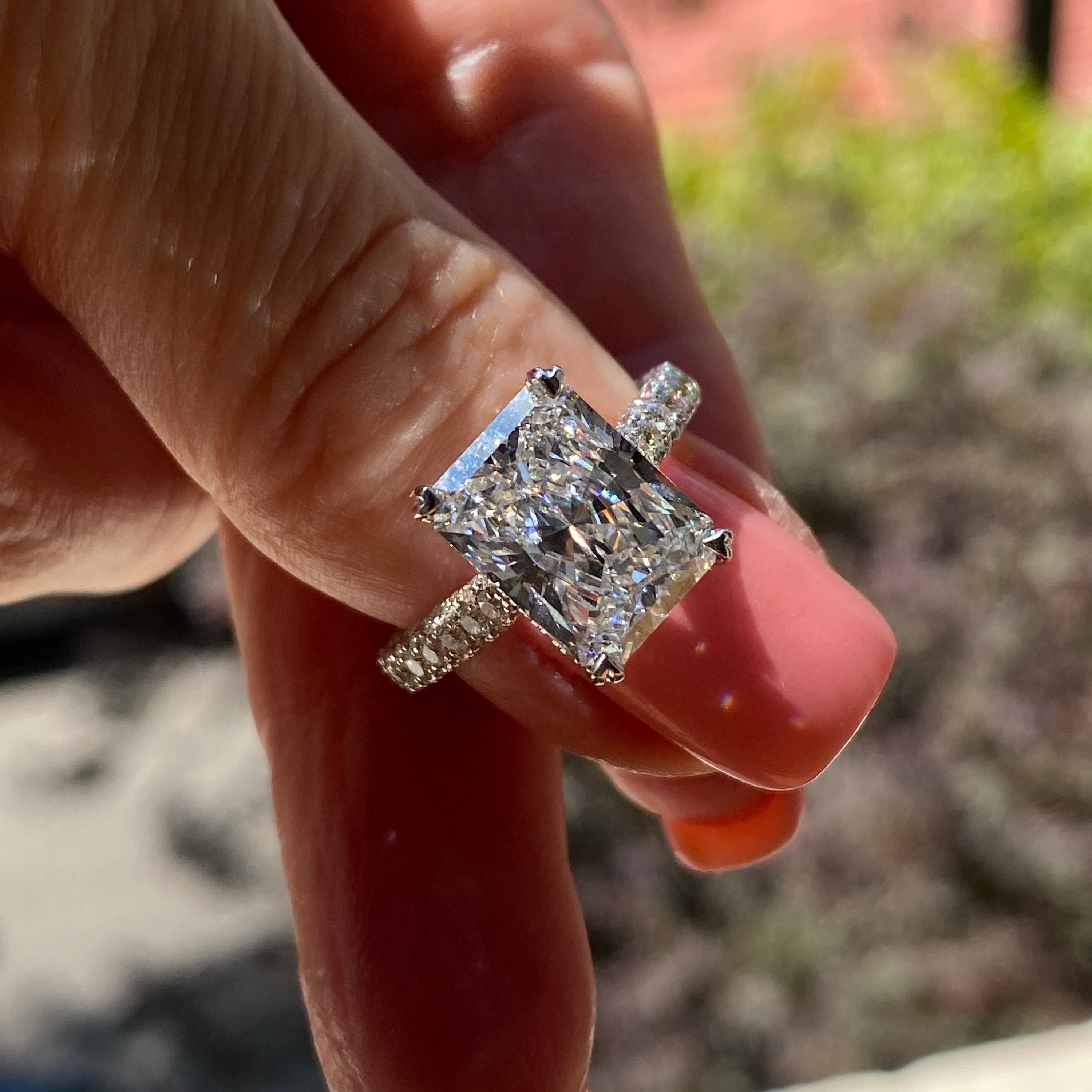 IGI Certified 7.50 Carat Radiant Cut Lab Grown Diamond 18k 