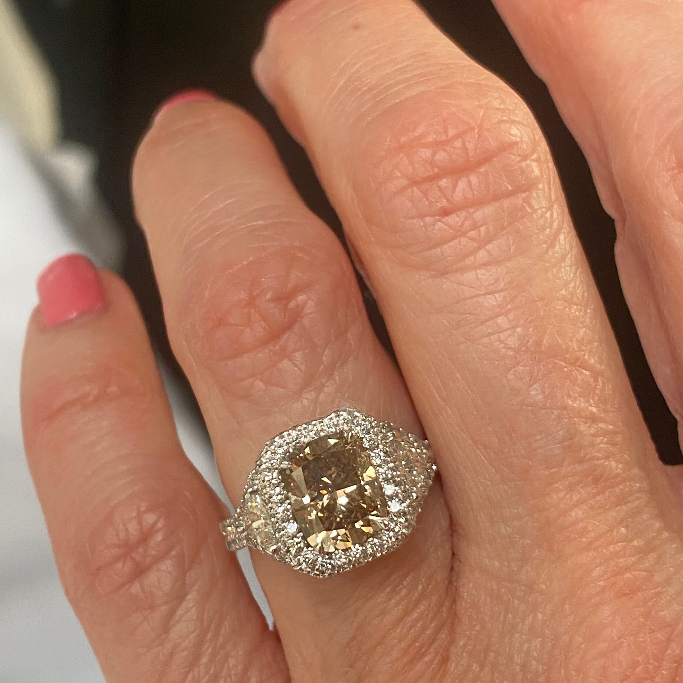 FANCY LIGHT BROWN 1.107ct/1.145ct RD 1 Carat Fancy Brown Diamond 