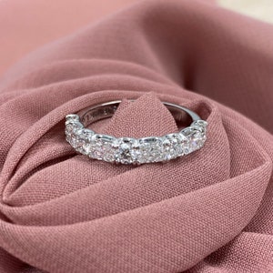 1,30 kt Lab-gegroeide stralende en ronde diamanten trouwring, 14k gouden Eternity-stapelring