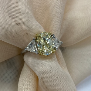 GIA Oval Cut 3.10Ct VVS2 Light Yellow Diamond Engagement Ring, 3 Stone Oval Shaped Diamond Ring 18k Gold, 3.93Ctw Past Present Future Ring