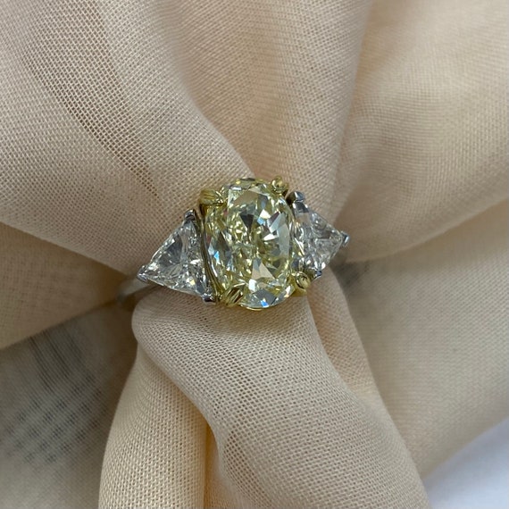 GIA オーバルカット 3.10Ct VVS2 ライトイエロー ダイヤモンド GIA オーバルカット 3.10Ct VVS2 ライトイエロー ダイヤモンド