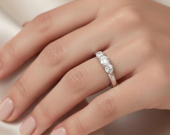 Three Stone Engagement Ring 18k White Gold 0.81Ctw Round Diamond