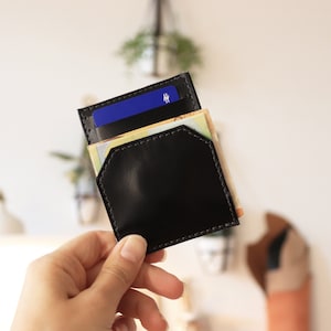 Personalisiertes Slim Front Pocket Portemonnaie, Minimalistisches Leder Portemonnaie, Herren Kartenhalter, schwarzer Leder Kartenhalter, Perfektes Geschenk für ihn