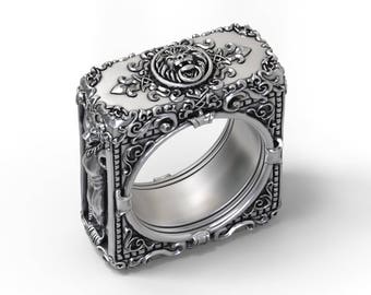 Detailed lion ring, square band