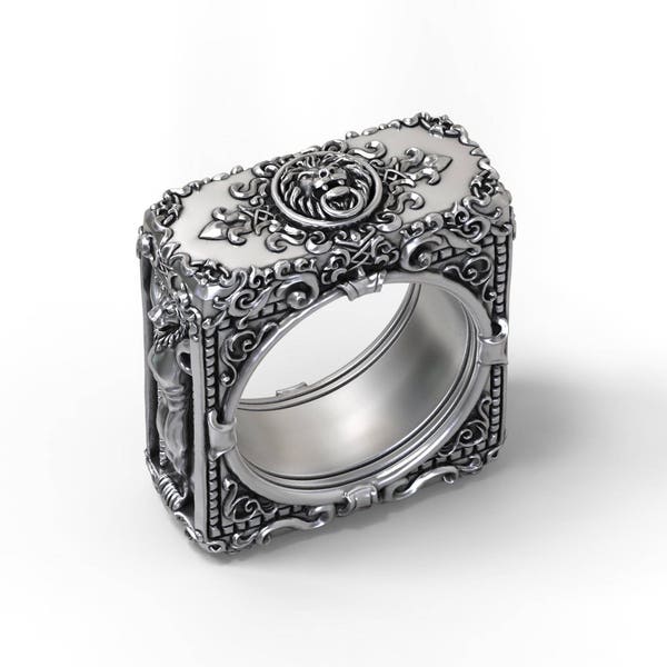 Detailed lion ring, square band