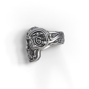 Gothic skull ring with gargoyles and a touch of fantasy image 3