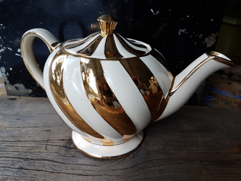 Sadler Cream and Gold Swirl Teapot Made Between 19371947 Etsy Canada