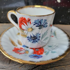Vibrant Vintage Sutherland demitasse tea cup with heavy gold trim