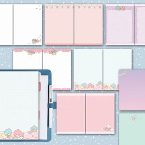 Puede incluir: Un conjunto de p&aacute;ginas de planificador y blocs de notas con el tema de Little Twin Stars. Las p&aacute;ginas son blancas con un patr&oacute;n de cuadr&iacute;cula y tienen un borde con personajes de Little Twin Stars. Los blocs de notas son rosas, azules y morados con una variedad de dise&ntilde;os.