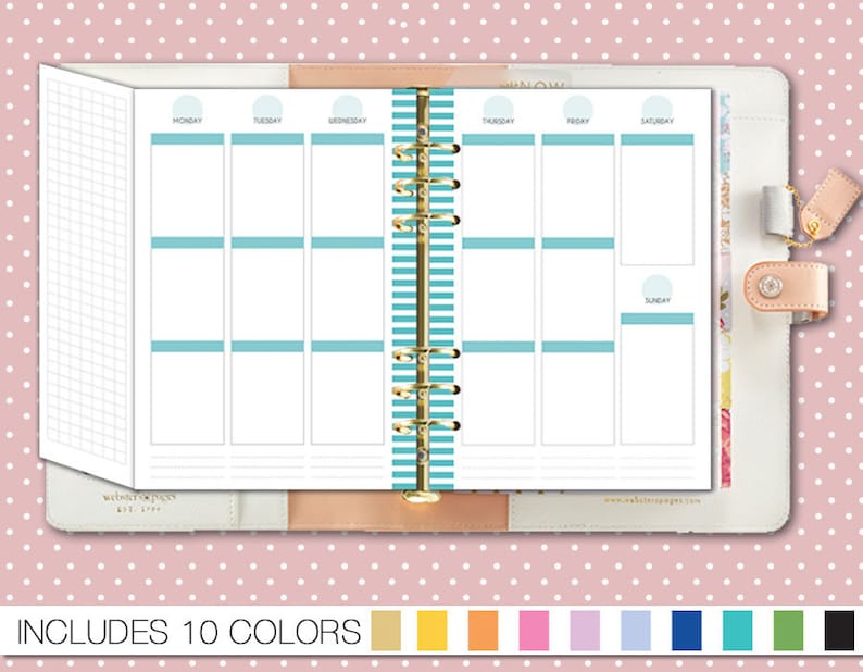 Op de afbeelding: Een weekplanner met een geruit blad en een dagplanner met zeven kolommen voor elke dag van de week. De dagplanner heeft een lichtblauwe achtergrond met een lichtblauwe streep in het midden. De planner is open om de pagina's van de dagplanner te tonen. De planner is gebonden met een gouden spiraal. De afbeelding bevat een kleurenpalet van tien kleuren.