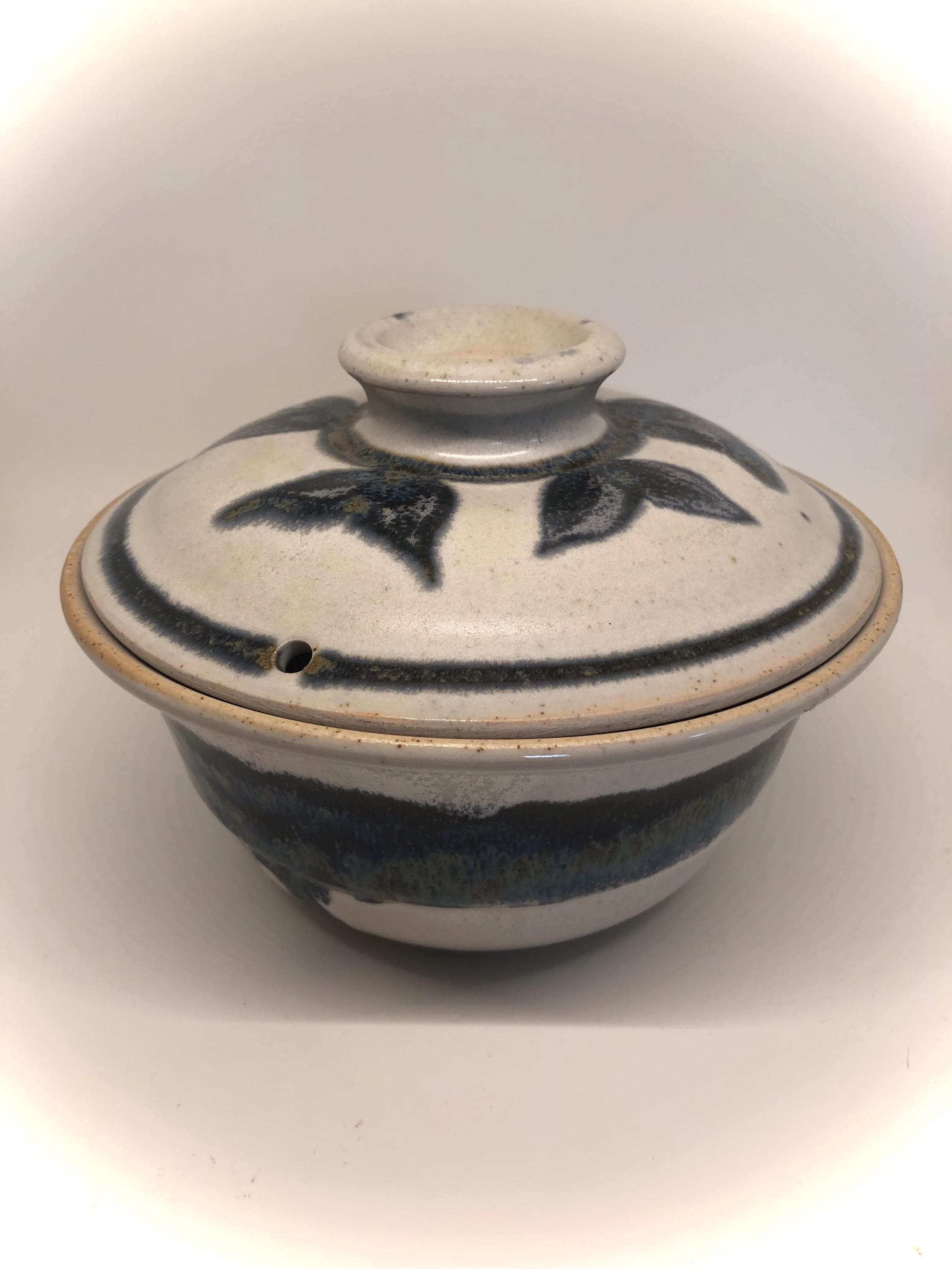 茶入れ  祖母懐（そぼかい）高さ約6.5cm ヴィンテージ A vintage Japanese heavy small black cast iron beehive style