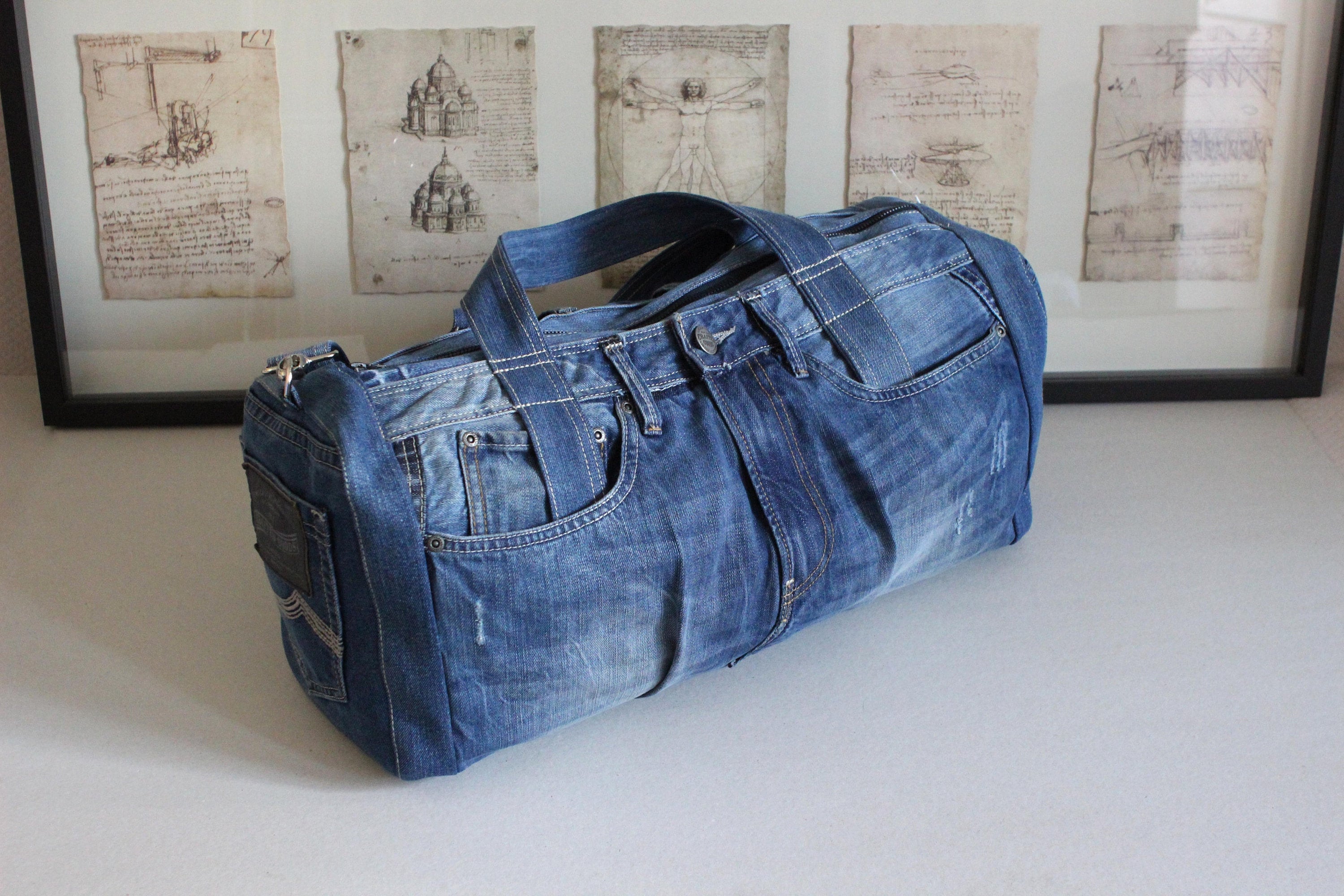 INTOA design Handgefertigter Kleiner Jeansbeutel aus Recycelter Jeans Mittelblau 