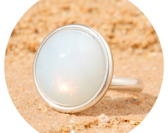 artjany Ring Cabochon rund white opal silber